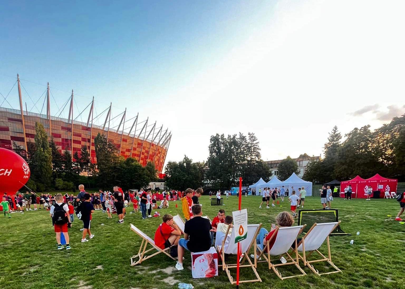Leżaki na wynajem Warszawa Stadion Narodowy
